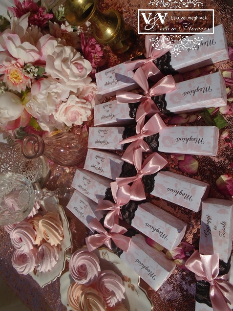 Díszdobozos pausz tekercs esküvői meghívó rosegold barna színben